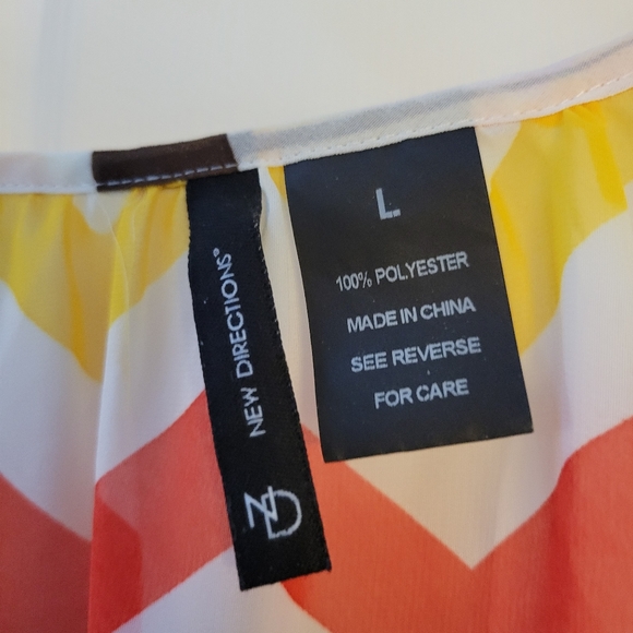New Direction Chevron print top - Picture 3 of 3